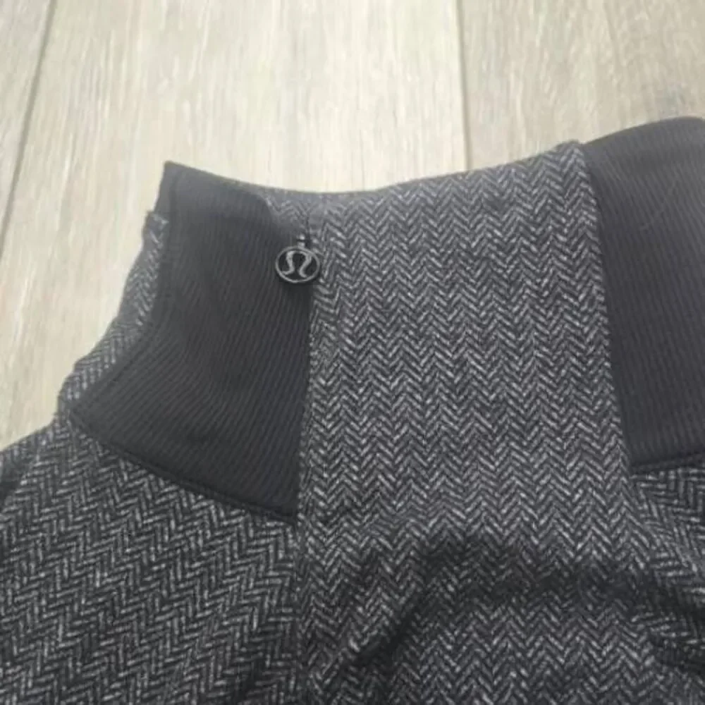 Lululemon Base Runner 1/2 Zip heathered gray black size 2